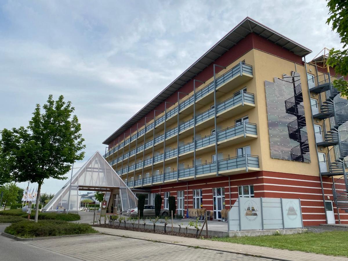 Kurhotel Pyramide Бад Виндсхайм Екстериор снимка