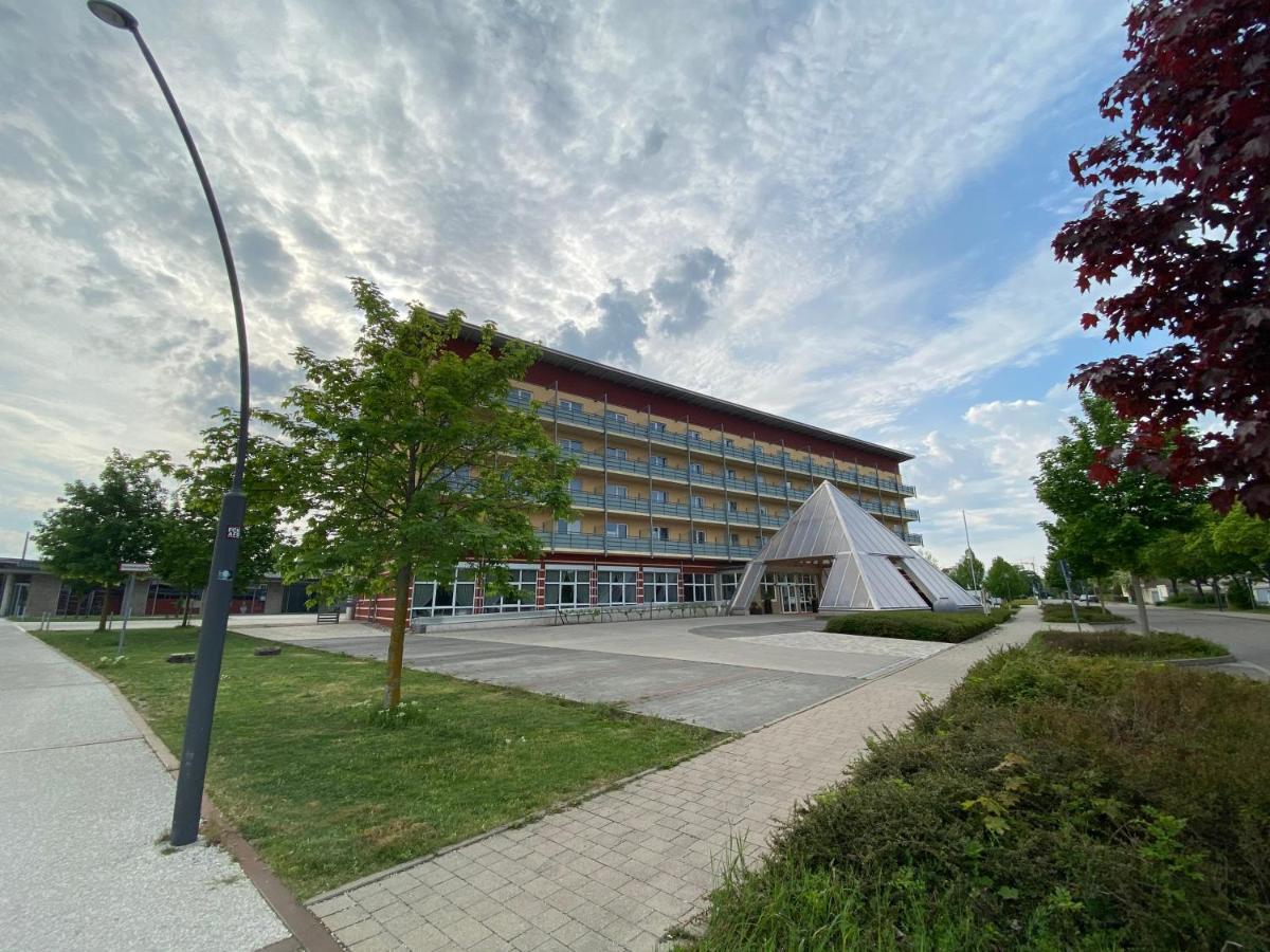 Kurhotel Pyramide Бад Виндсхайм Екстериор снимка