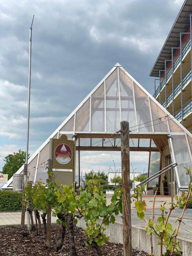 Kurhotel Pyramide Бад Виндсхайм Екстериор снимка