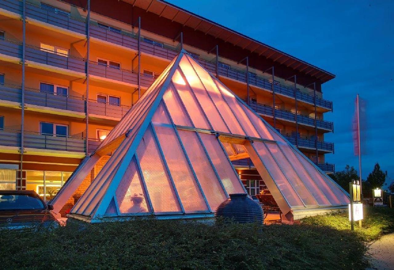 Kurhotel Pyramide Бад Виндсхайм Екстериор снимка